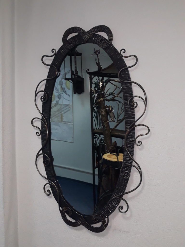 Кованое зеркало